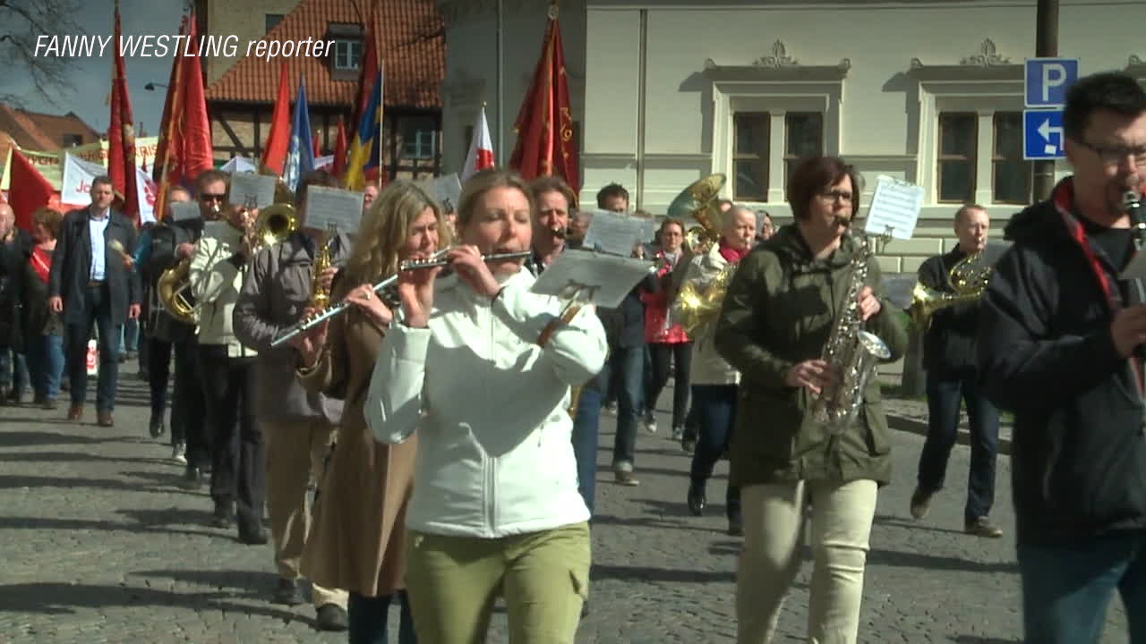 Här dansar Jimmie Åkesson (SD) och firar resultatet i EU ...