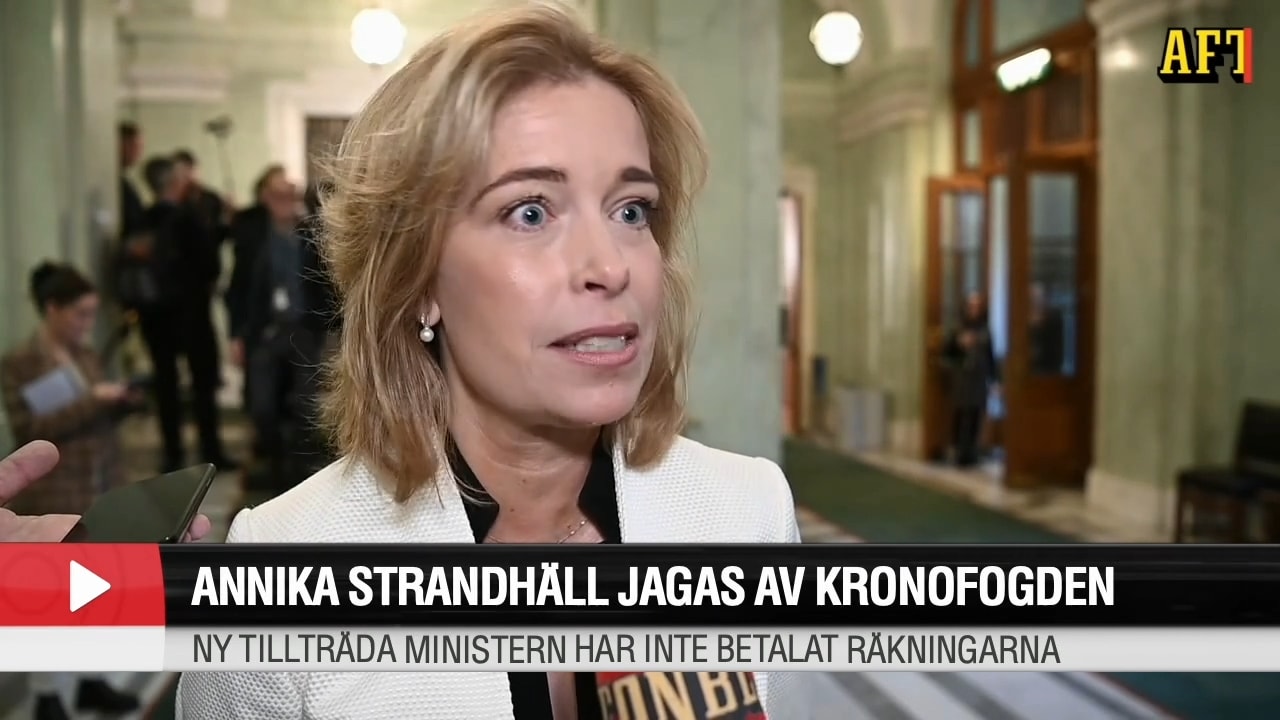 Annika Strandhäll jagas av kronofogden