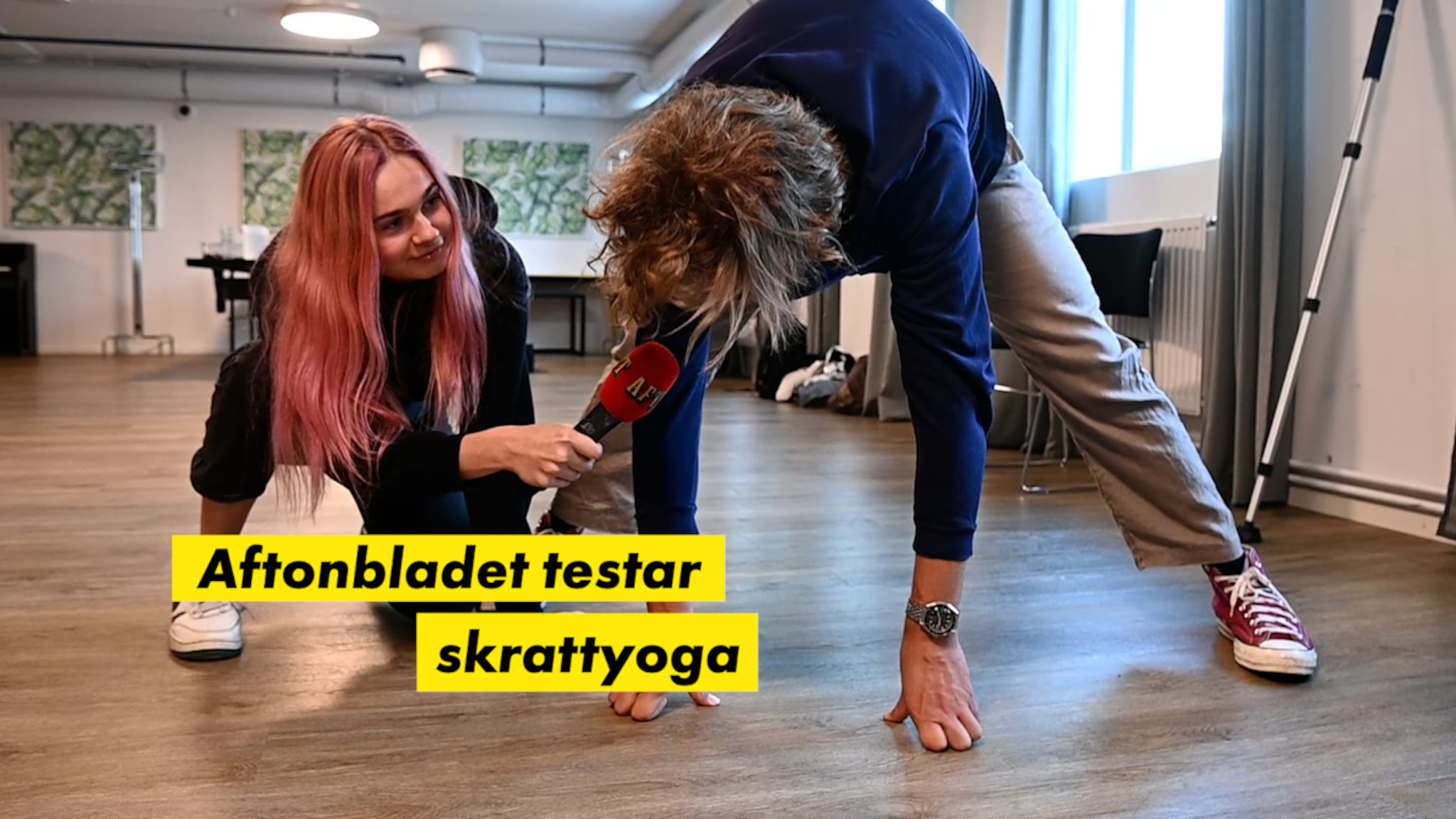 Aftonbladet testar skrattyoga mot höstdepression