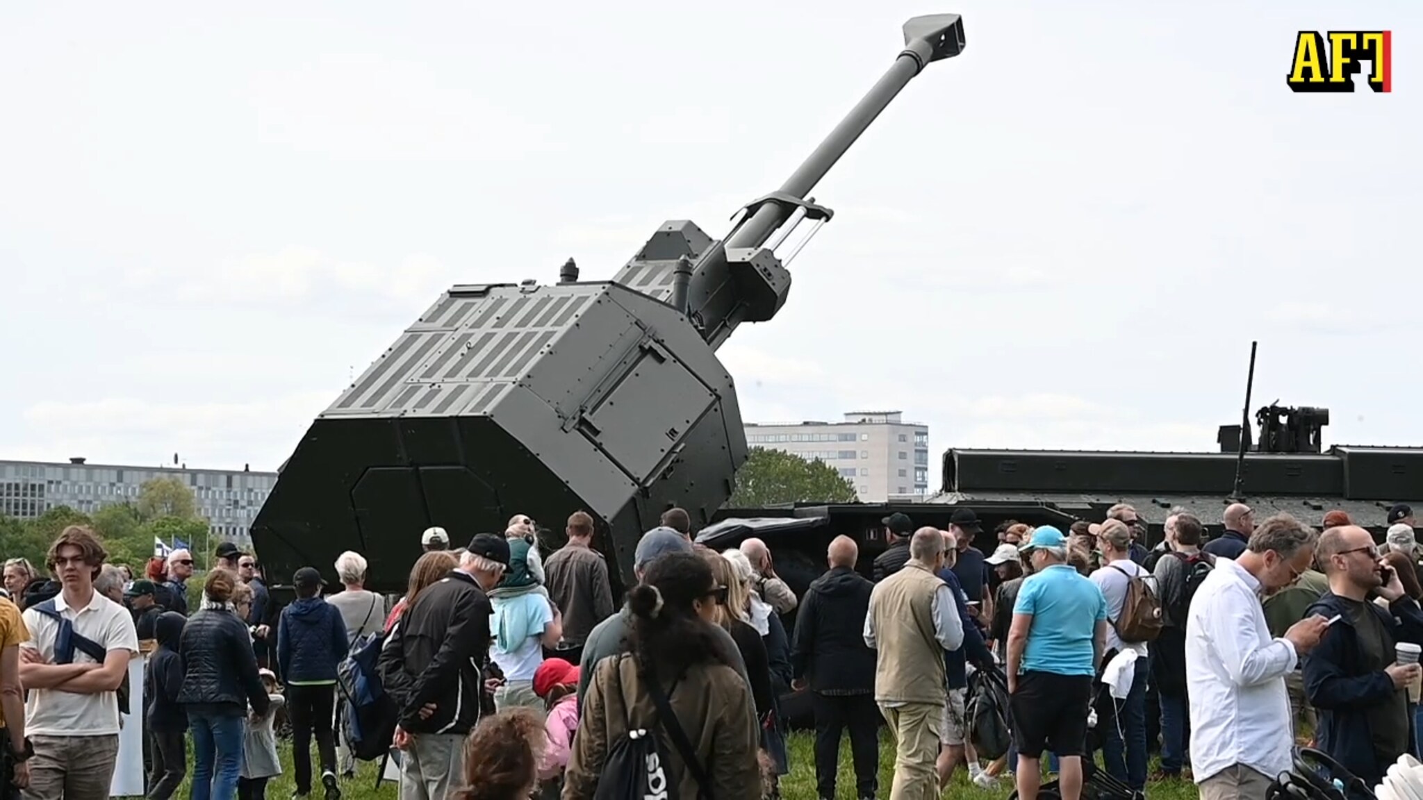 Se folkfesten när armén firar 500 år