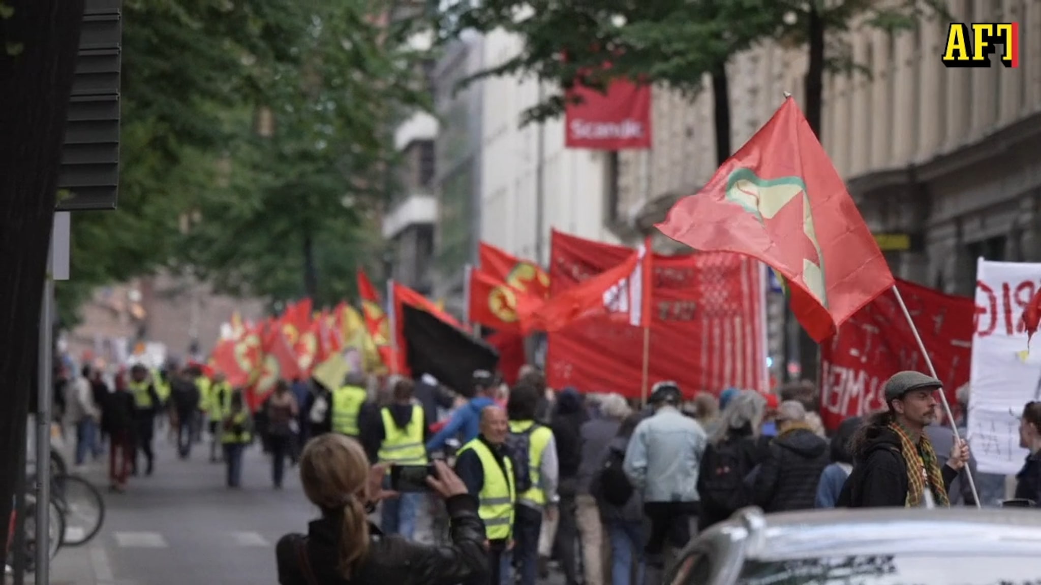 Anti-Nato-demonstration: ”Sitter diktatorer och bestämme...